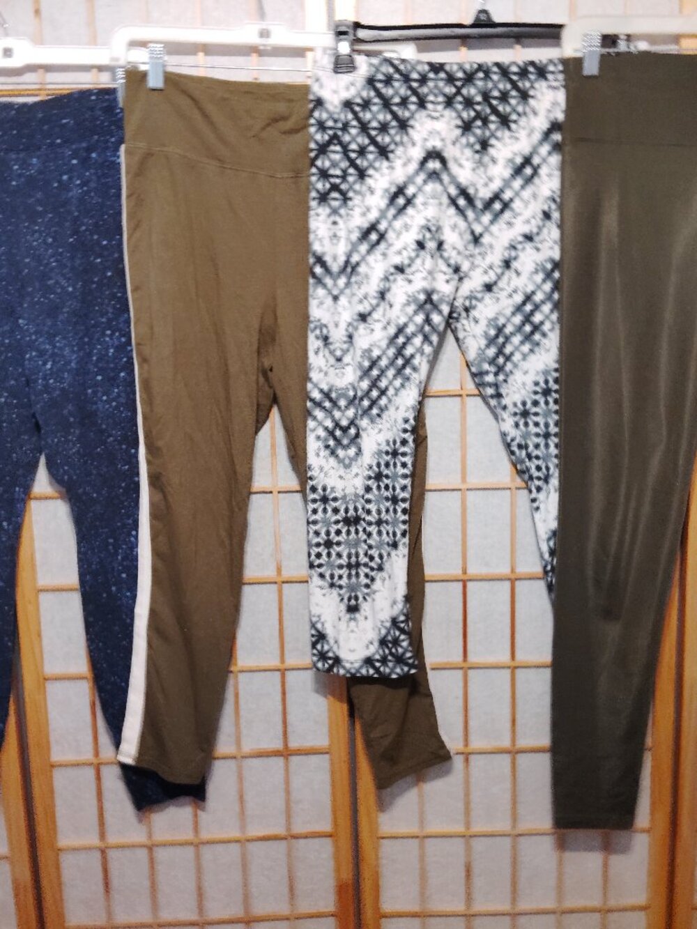 4/$20 LOT OF PANTS STRETCH CAPRIS ACTIVE LEGGINGS CATHERINES-WOMENS SIZE XL